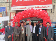 الوطنية موبايل تفتتح معارض إكسبرس في رام الله وقلقيلية