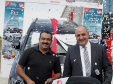 الوطنية موبايل تعلن الفائز الأول بسيارة JEEP وعساف يزف الخبر