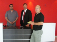 ممثلون عن كيوتل يزورون الوطنية موبايل