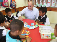 الوطنية موبايل توزع ألعاباً تعليمية على رياض الأطفال