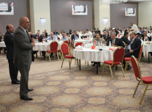 الوطنية موبايل تكرم عدد من مشتركيها المميزين