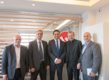 وزير الاتصالات يزور &quot;الوطنية موبايل&quot;