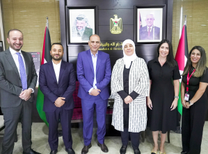 تقديم مبادرة بالشراكة مع محافظة رام الله والبيرة